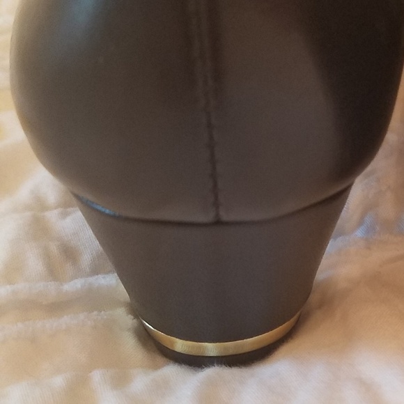 New Vaneli leather dress shoe Size 8 slim - Picture 2 of 3